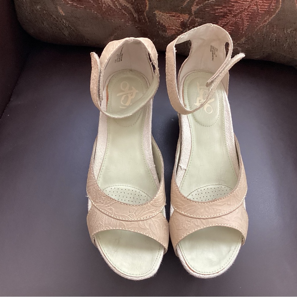 OTBT Elegant Tan Open-Toe women’s Shoes Hobart Leather wedge size 8.5 like new